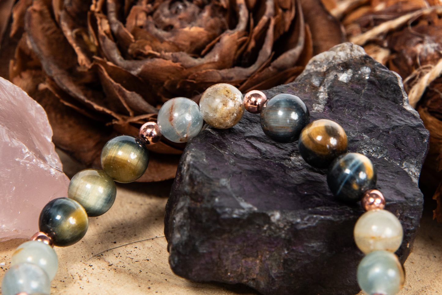 Bracciale perle 8 mm calcite blu, occhio di falco, rame