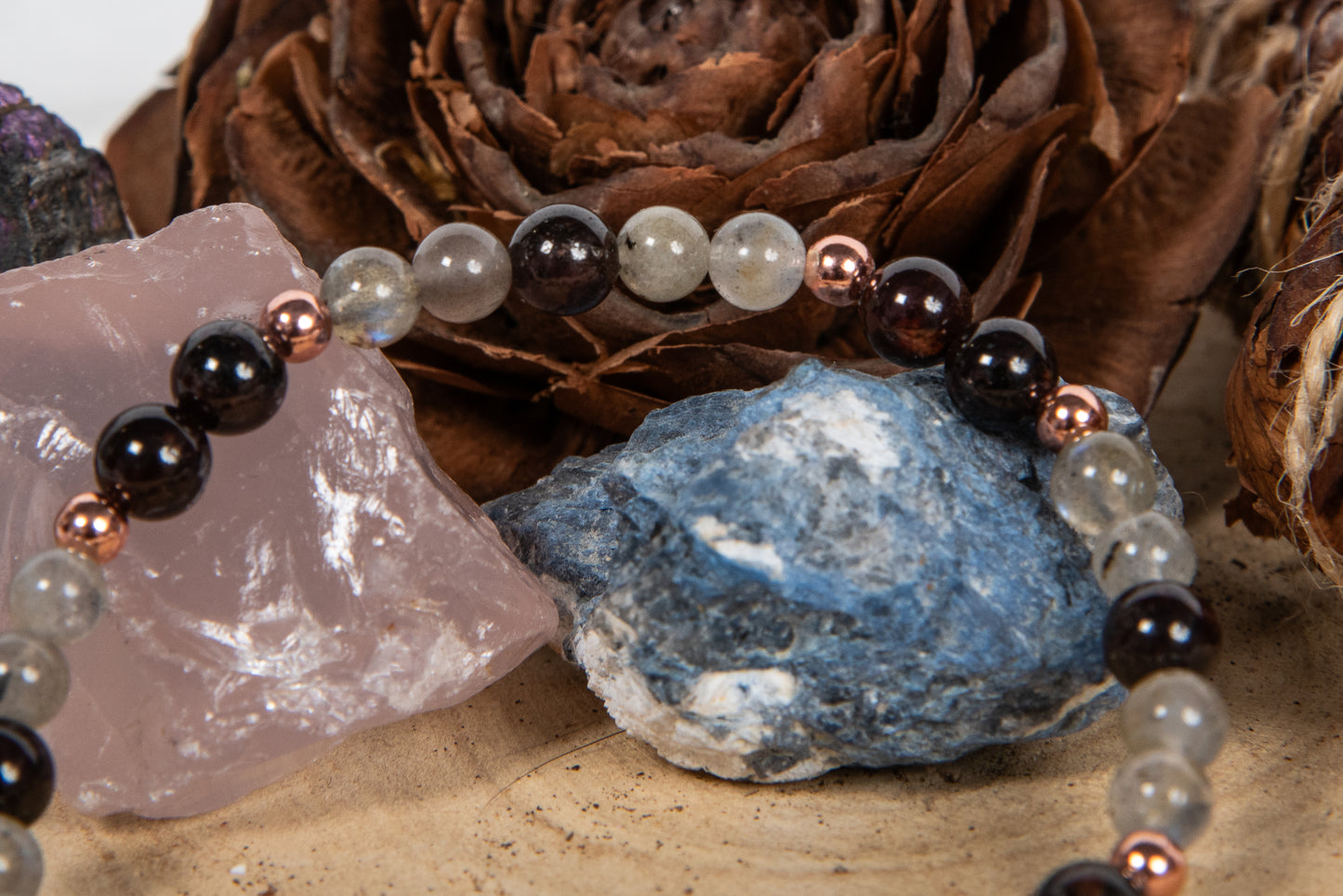 Bracciale perle 6 mm granato, labradorite, rame