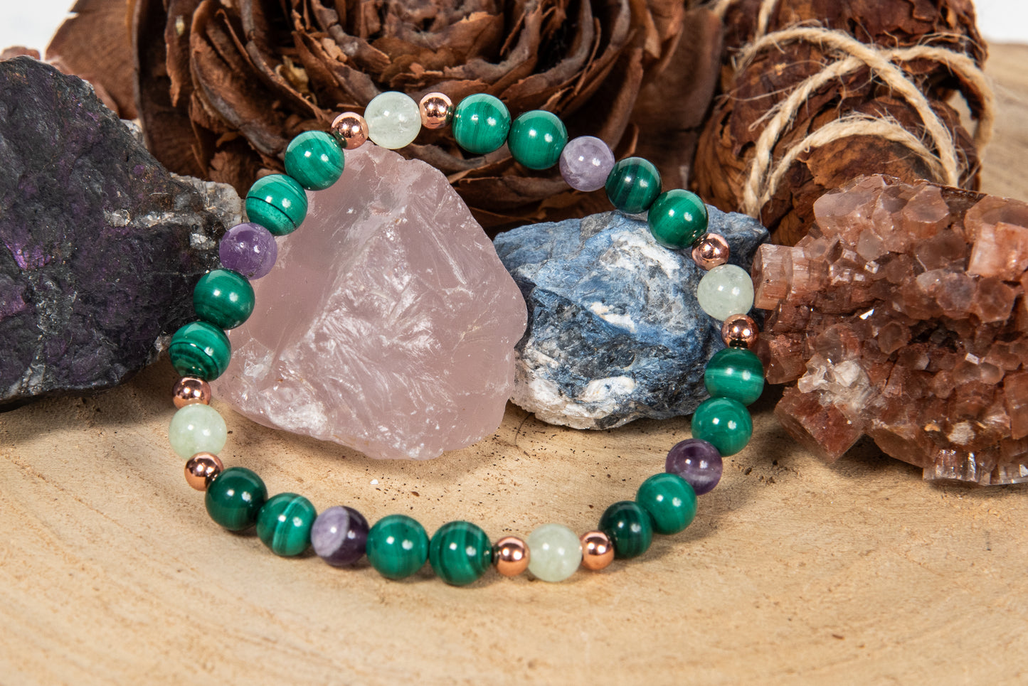 Bracciale perle 6 mm ametista, crisoprasio, malachite, rame