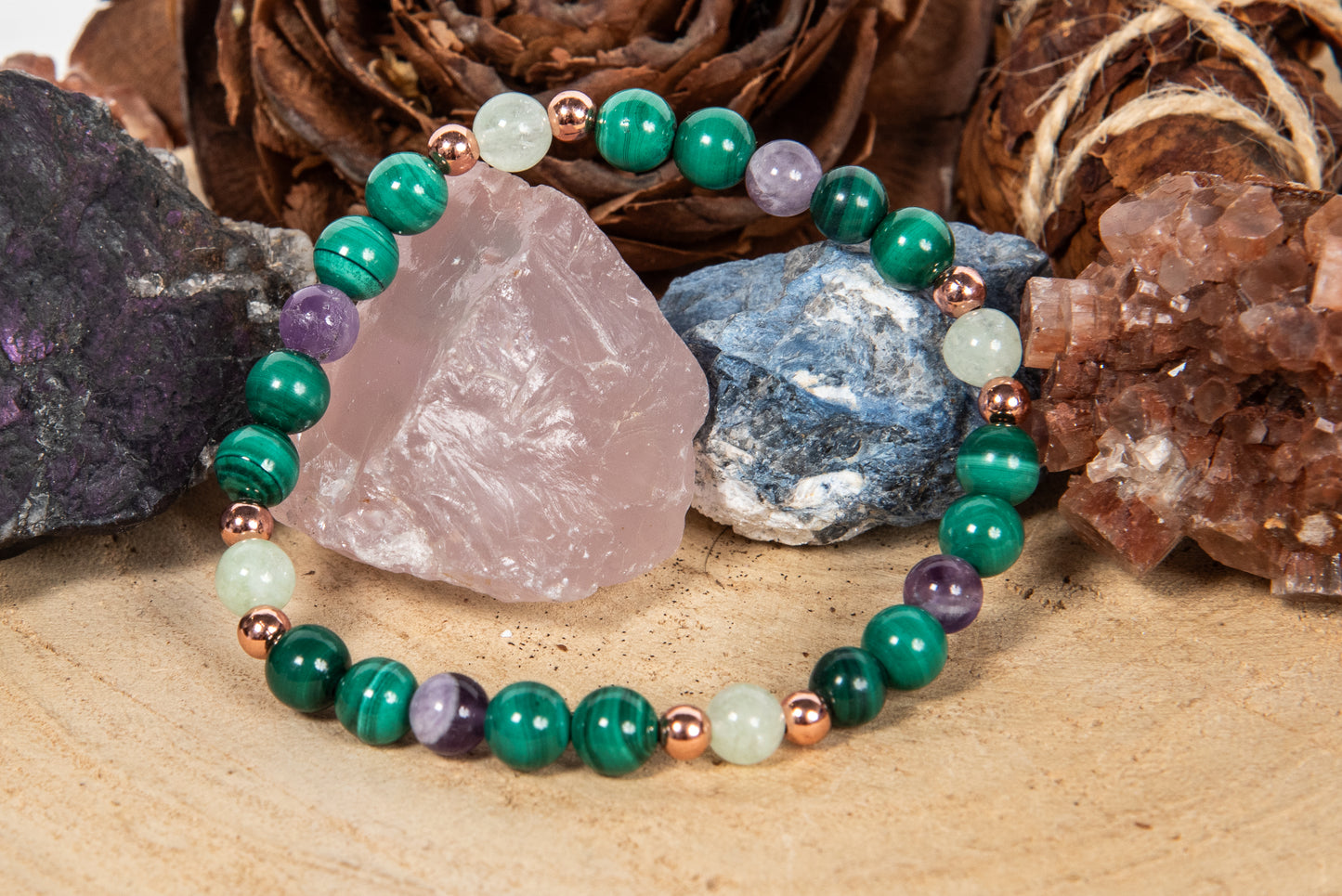 Bracciale perle 6 mm ametista, crisoprasio, malachite, rame