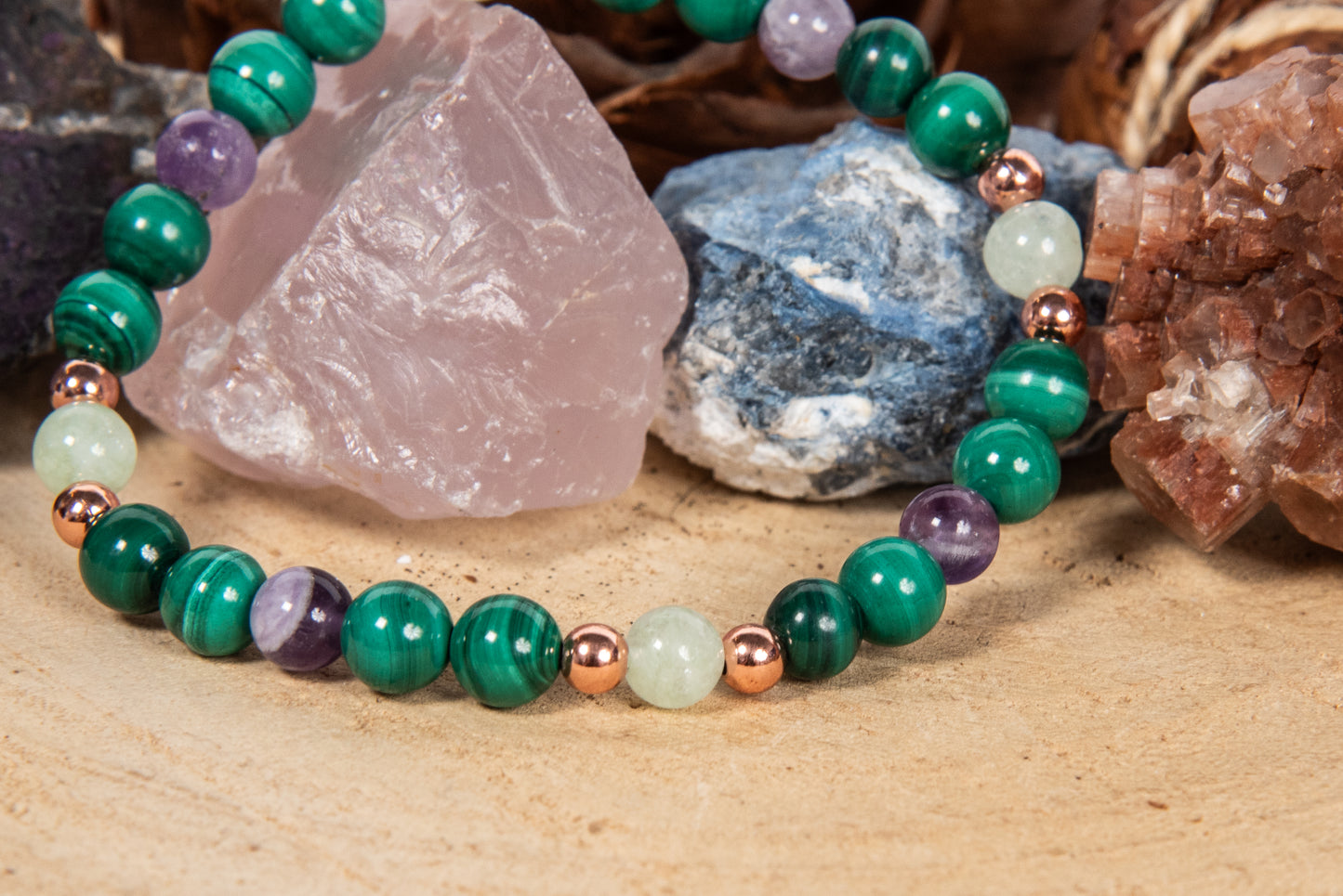 Bracciale perle 6 mm ametista, crisoprasio, malachite, rame