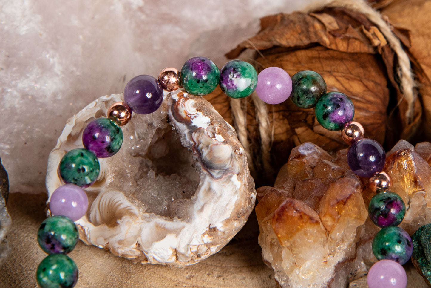 Bracciale perle 6 mm zoisite, kunzite, ametista, rame