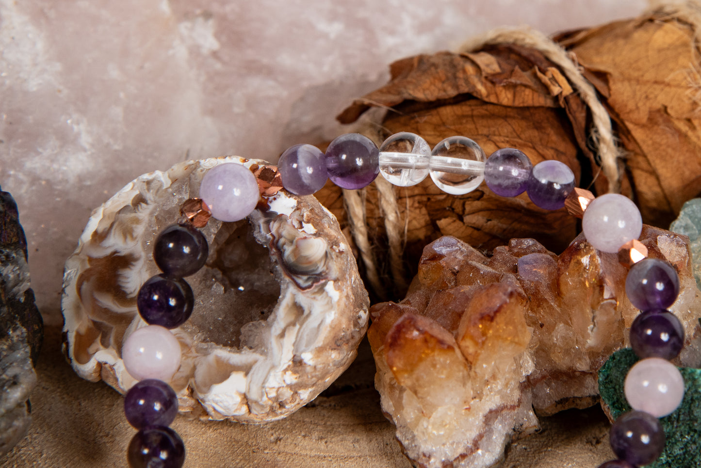 Bracciale perle 6 mm ametista, ametista lavanda, cristallo di rocca, rame