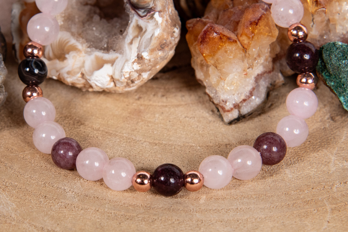 Bracciale perle 6 mm quarzo rosa, lepidolite, granato, rame