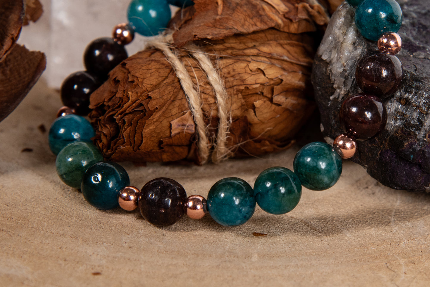 Bracciale perle 8 mm granato, apatite, rame