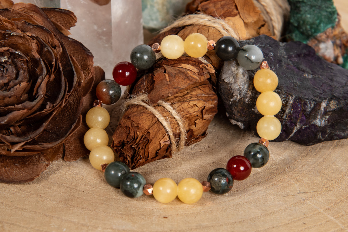 Bracciale perle 8 mm calcite gialla, eliotropio, agata rossa, rame