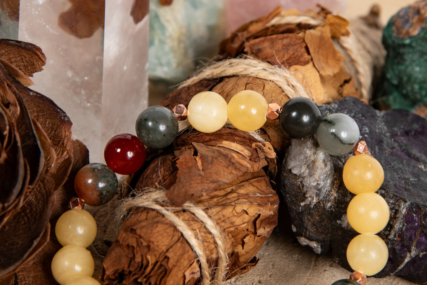 Bracciale perle 8 mm calcite gialla, eliotropio, agata rossa, rame