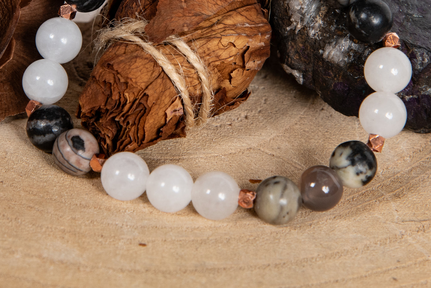 Bracciale perle 8 mm diaspro zebrato, agata bianca, agata grigia, rame