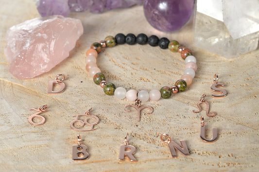 Avventurina rosa, unakite, lava, rame, charms