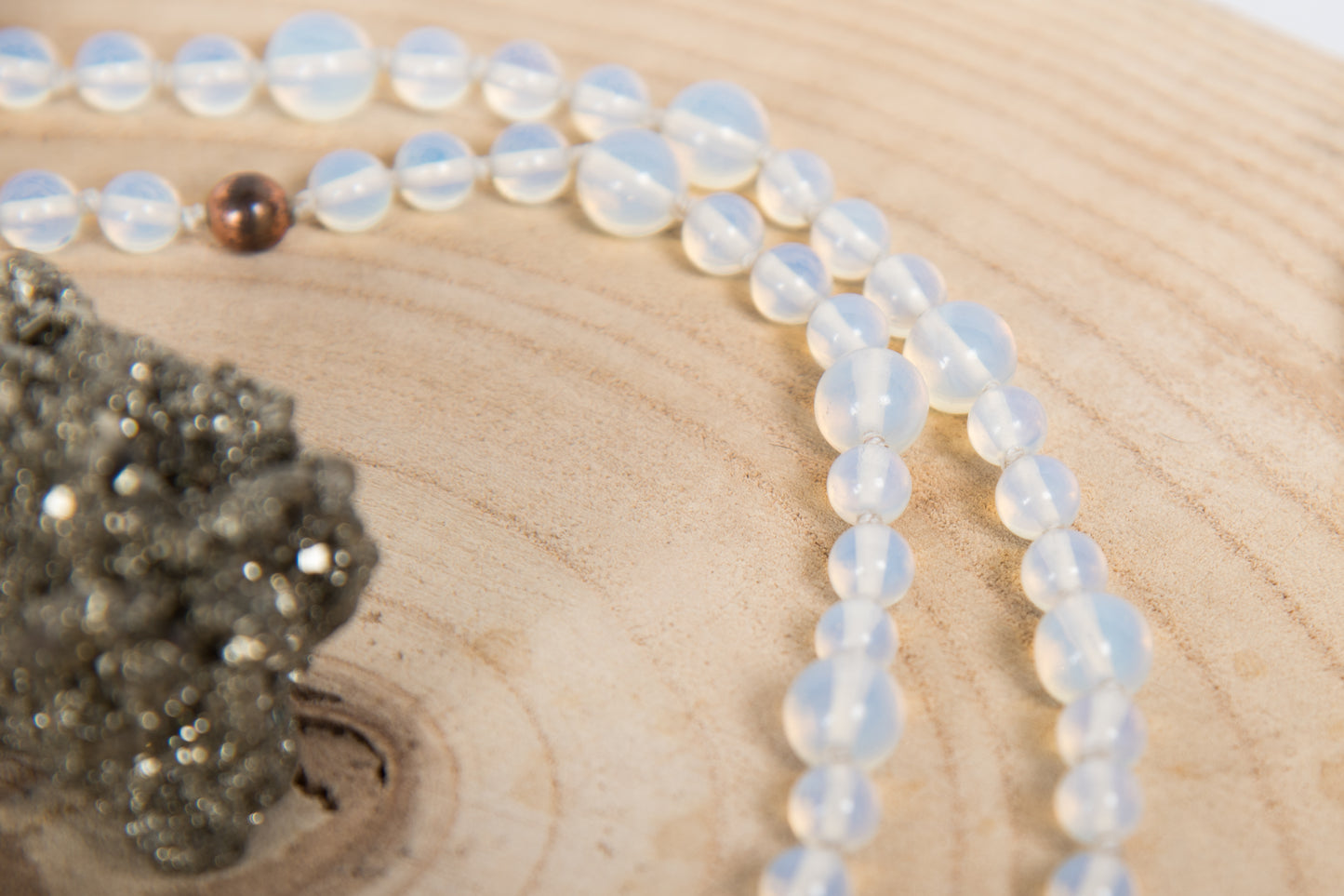 Mala in Opalite, Perla Guru Rame