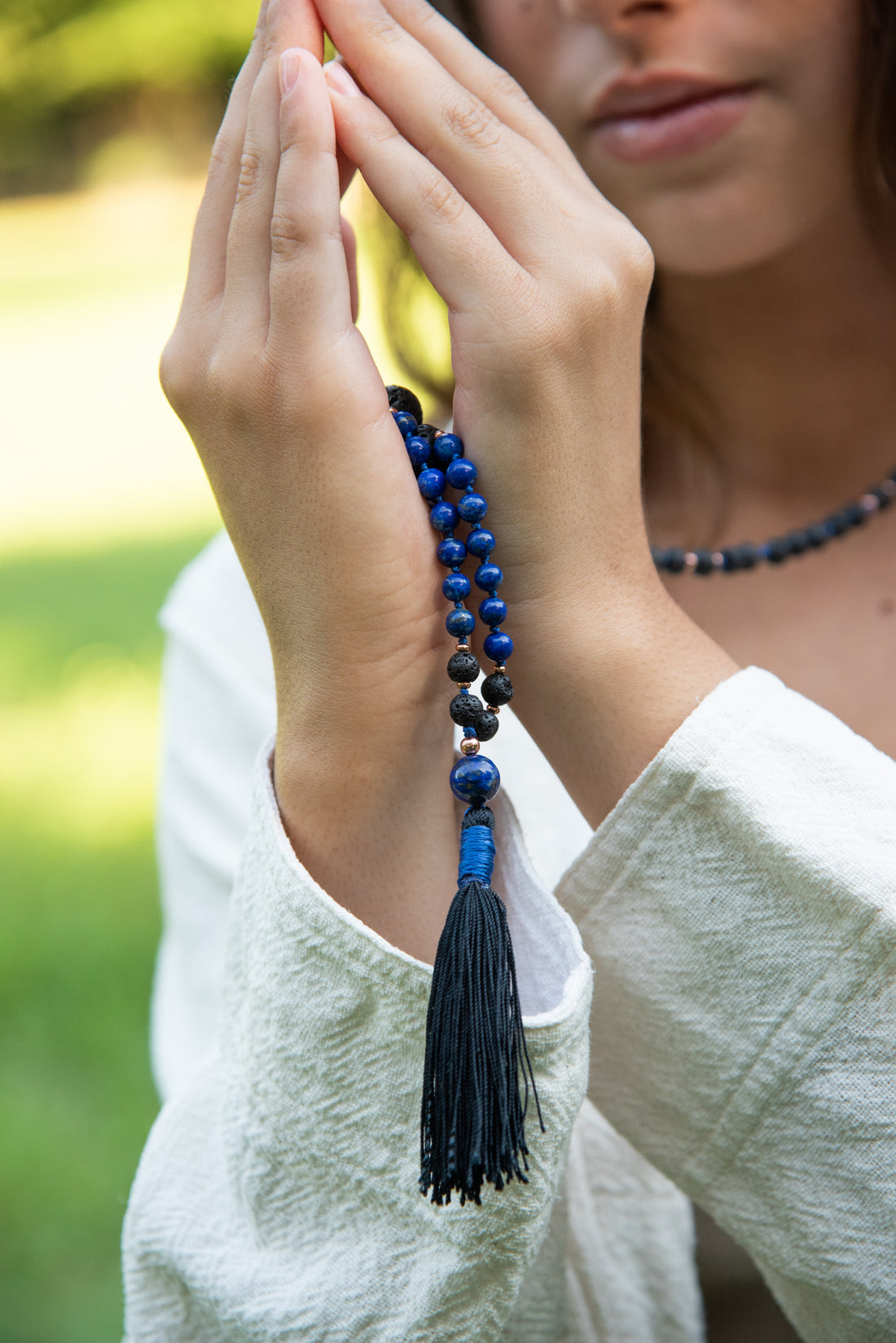 Mala da meditazione in Lapislazzuli e Pietra Lavica con Olio Essenziale – 108 perle