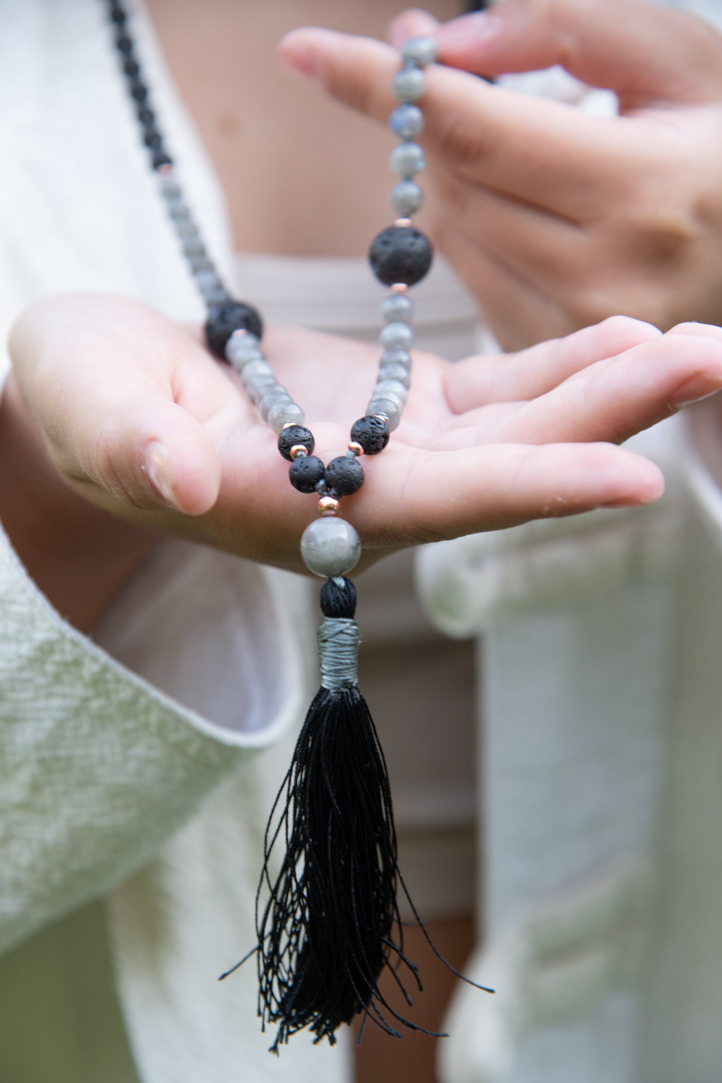 Mala collana da meditazione in Pietra lavica e Labradorite