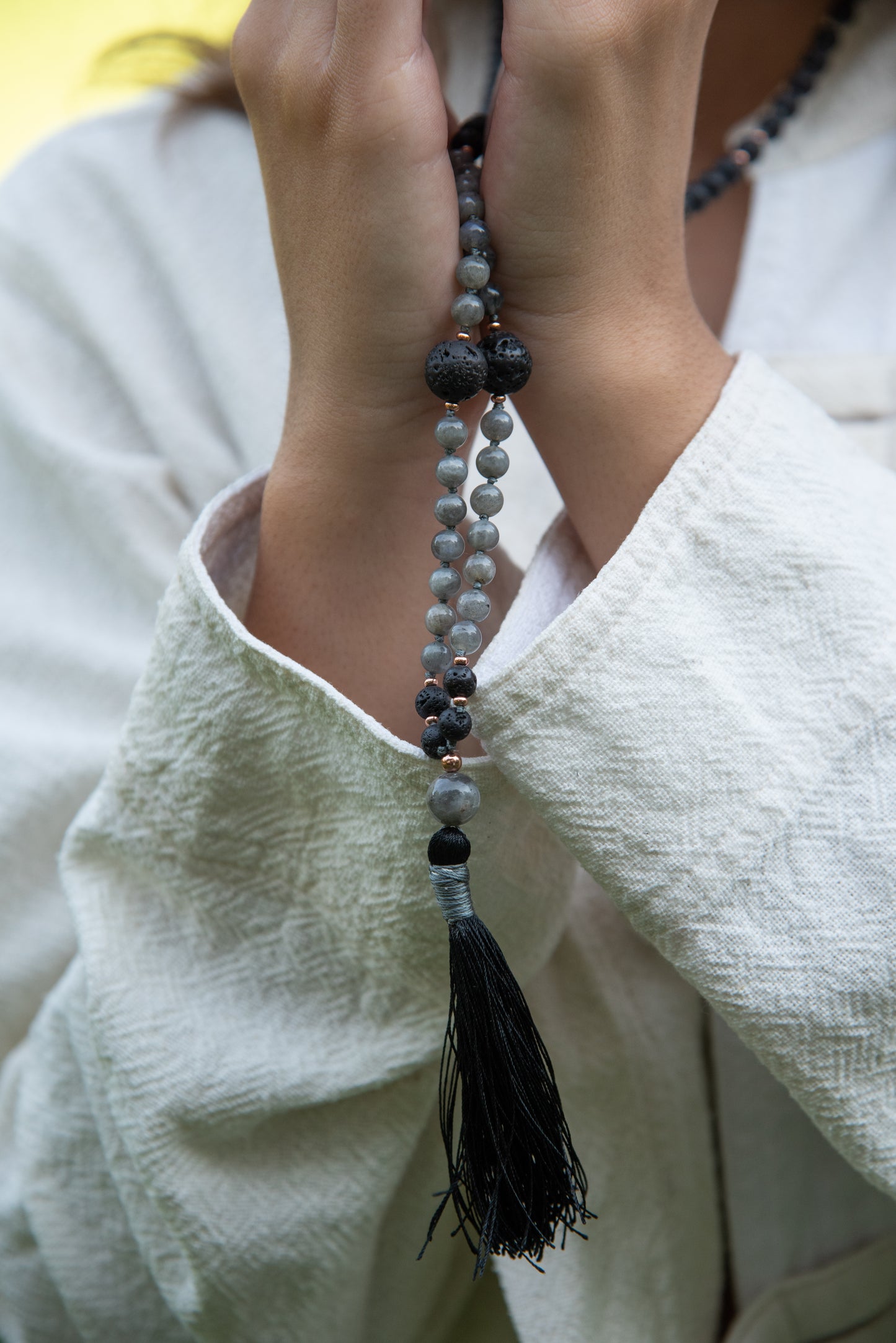 Mala collana da meditazione in Pietra lavica e Labradorite