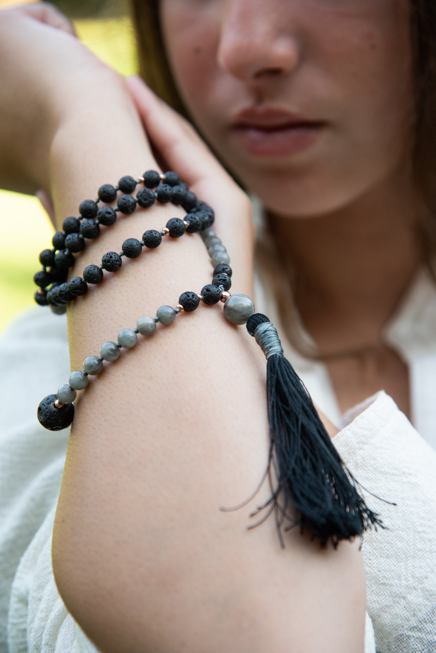 Mala collana da meditazione in Pietra lavica e Labradorite