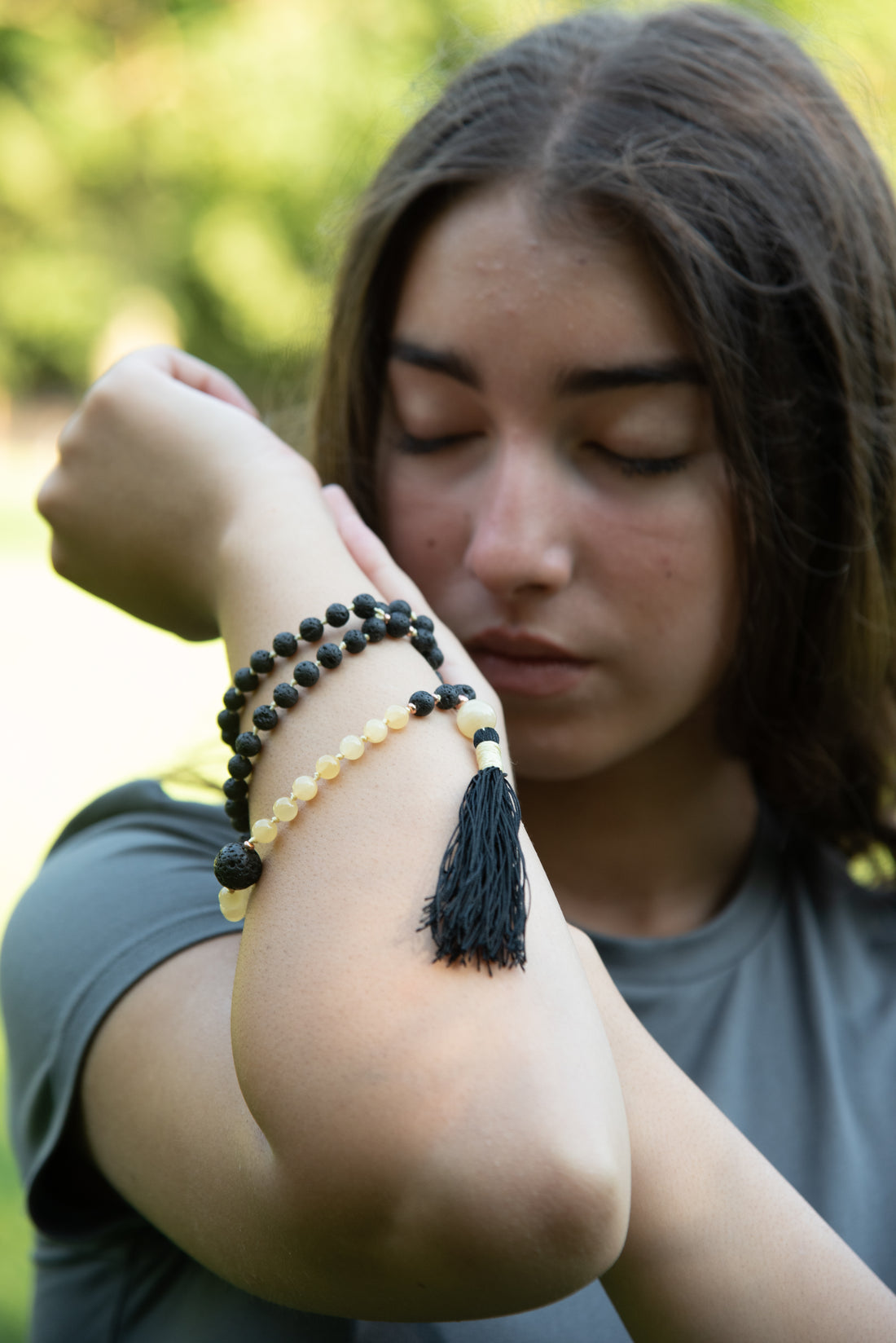 Mala da meditazione in Calcite gialla e Pietra Lavica con Olio Essenziale – 108 perle