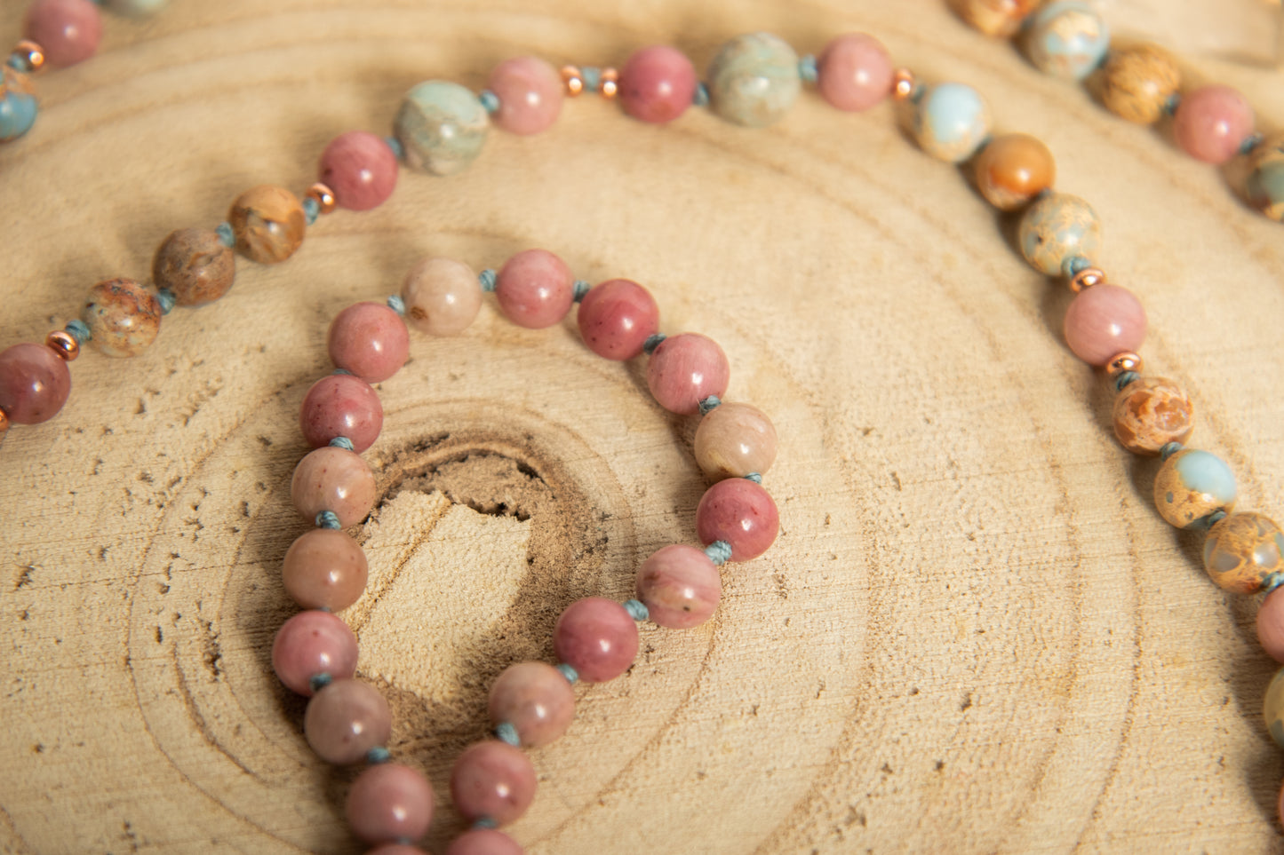 Mala da meditazione in Diaspro imperiale, Rodonite, Pietra Guru Quarzo rosa e Rame