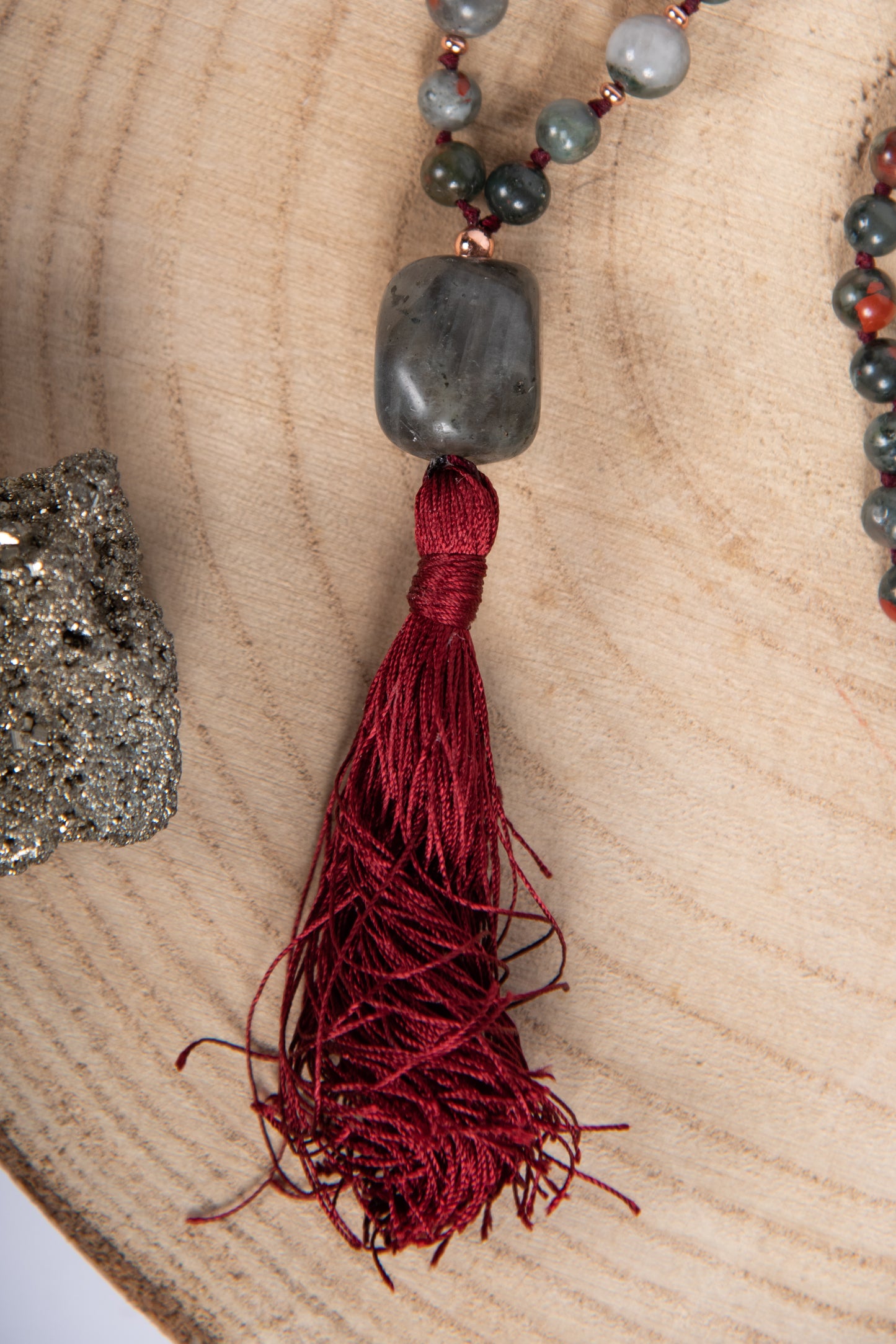 Mala con pietre dure naturali di Eliotropio Diaspro Sanguigno, Pietra Guru Labradorite, Rame