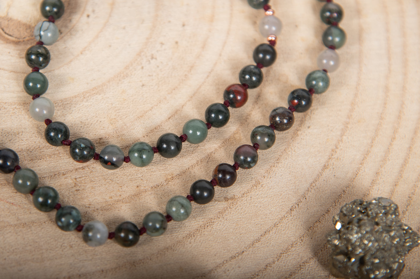 Mala con pietre dure naturali di Eliotropio Diaspro Sanguigno, Pietra Guru Labradorite, Rame