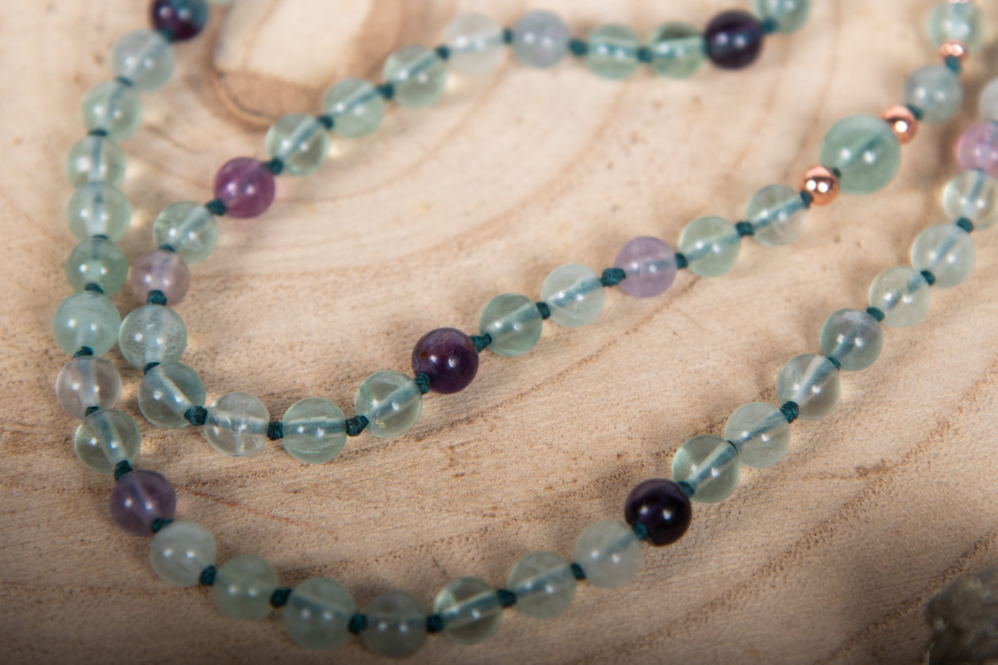 Mala con cristalli naturali di Fluorite, Pietra Guru in Ametista lavanda, Rame