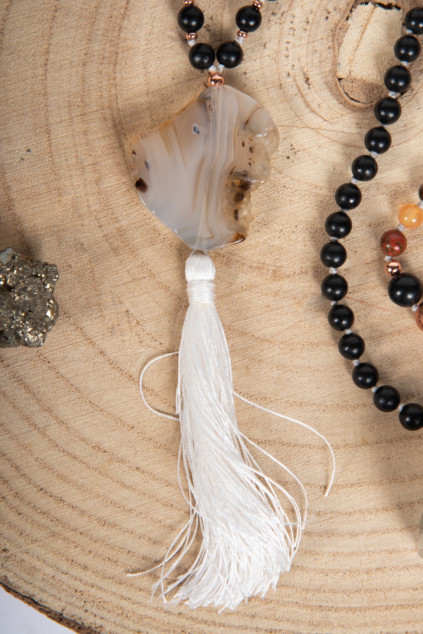 Mala con pietre dure di Shungite e Pietre 7 Chakra, Pietra Guru Agata Muschiata bianca del Montana, Rame