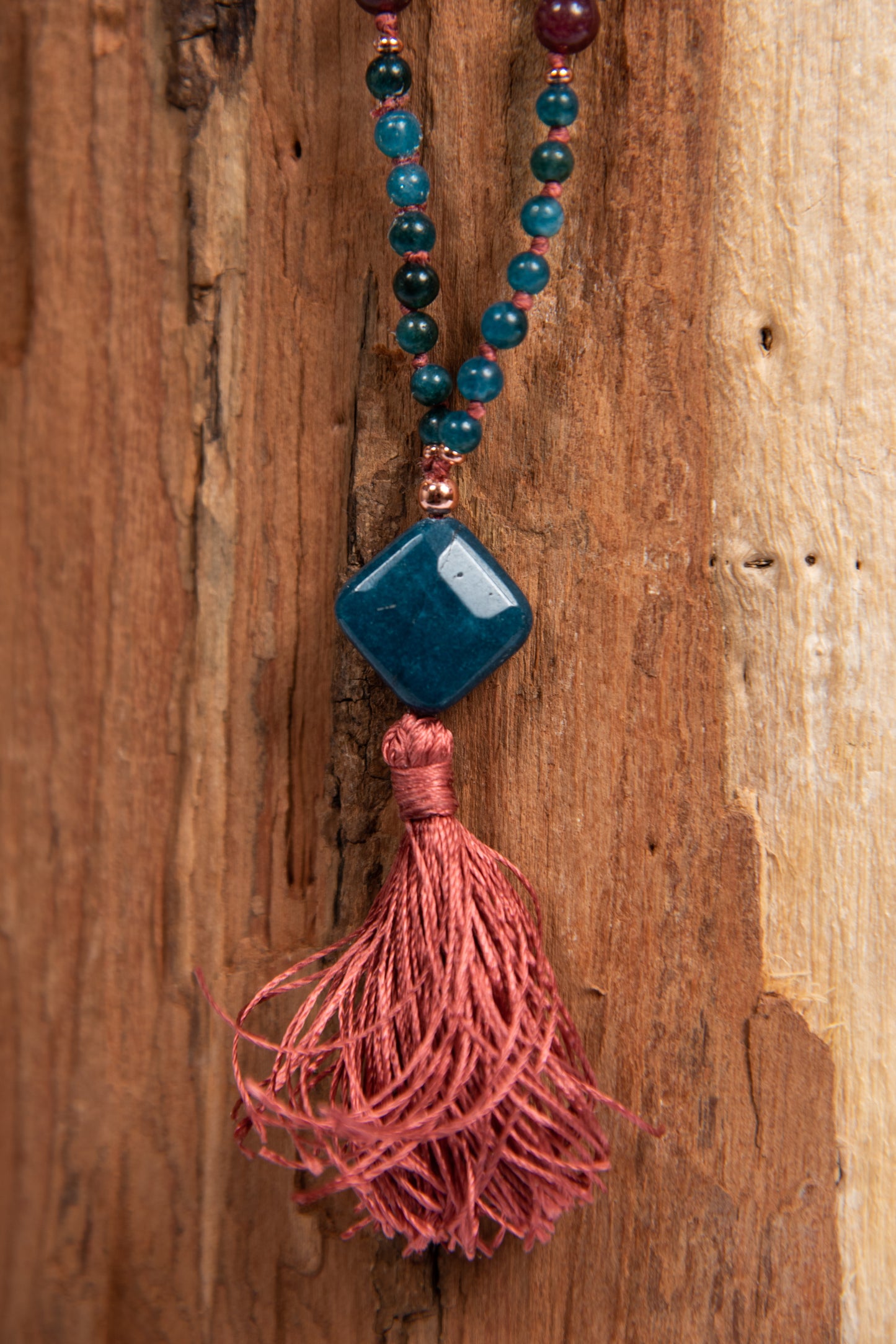 Mala collana con 108 perle di Granato almandino, Apatite, Pietra Guru Apatite, Rame