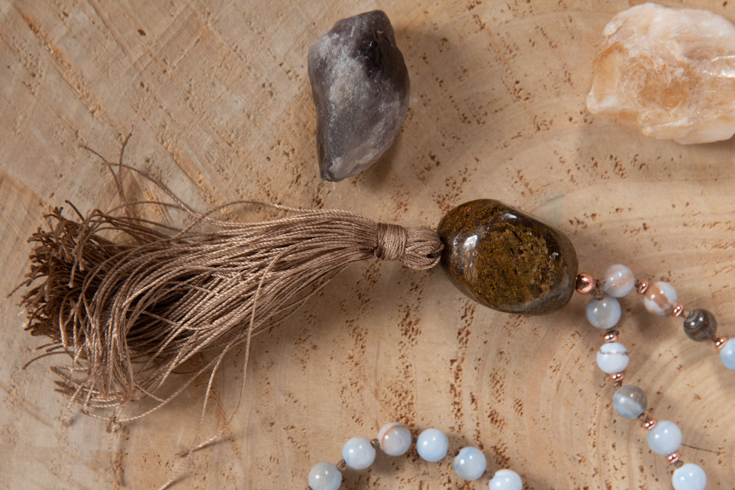 Mala da meditazione in Calcedonio azzurro, Pietra Guru Bronzite, Rame