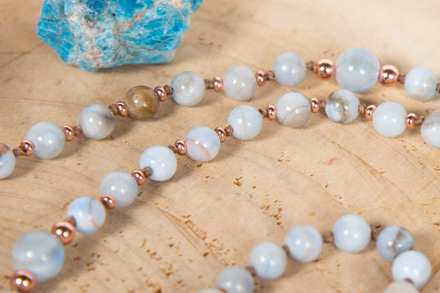 Mala da meditazione in Calcedonio azzurro, Pietra Guru Bronzite, Rame