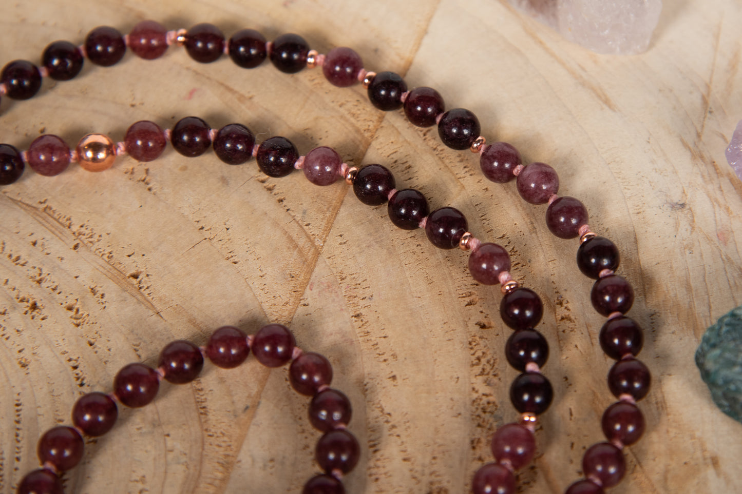 Mala da meditazione in Granato almandino, Pietra Guru Quarzo rosa, Rame