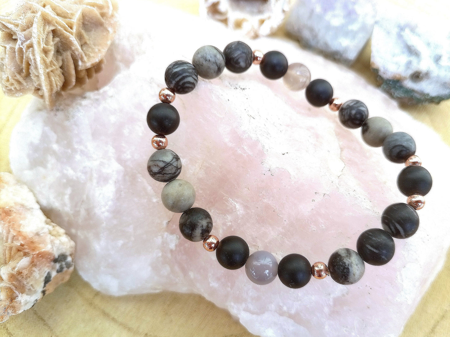 Bracciale perle 8mm diaspro zebrato, onice, agata grigia, rame