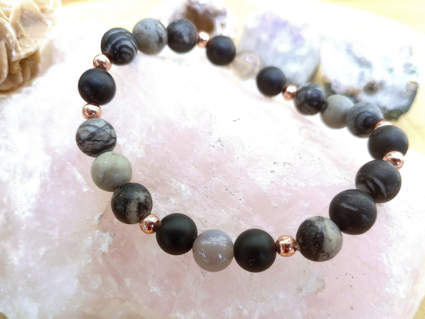 Bracciale perle 8mm diaspro zebrato, onice, agata grigia, rame