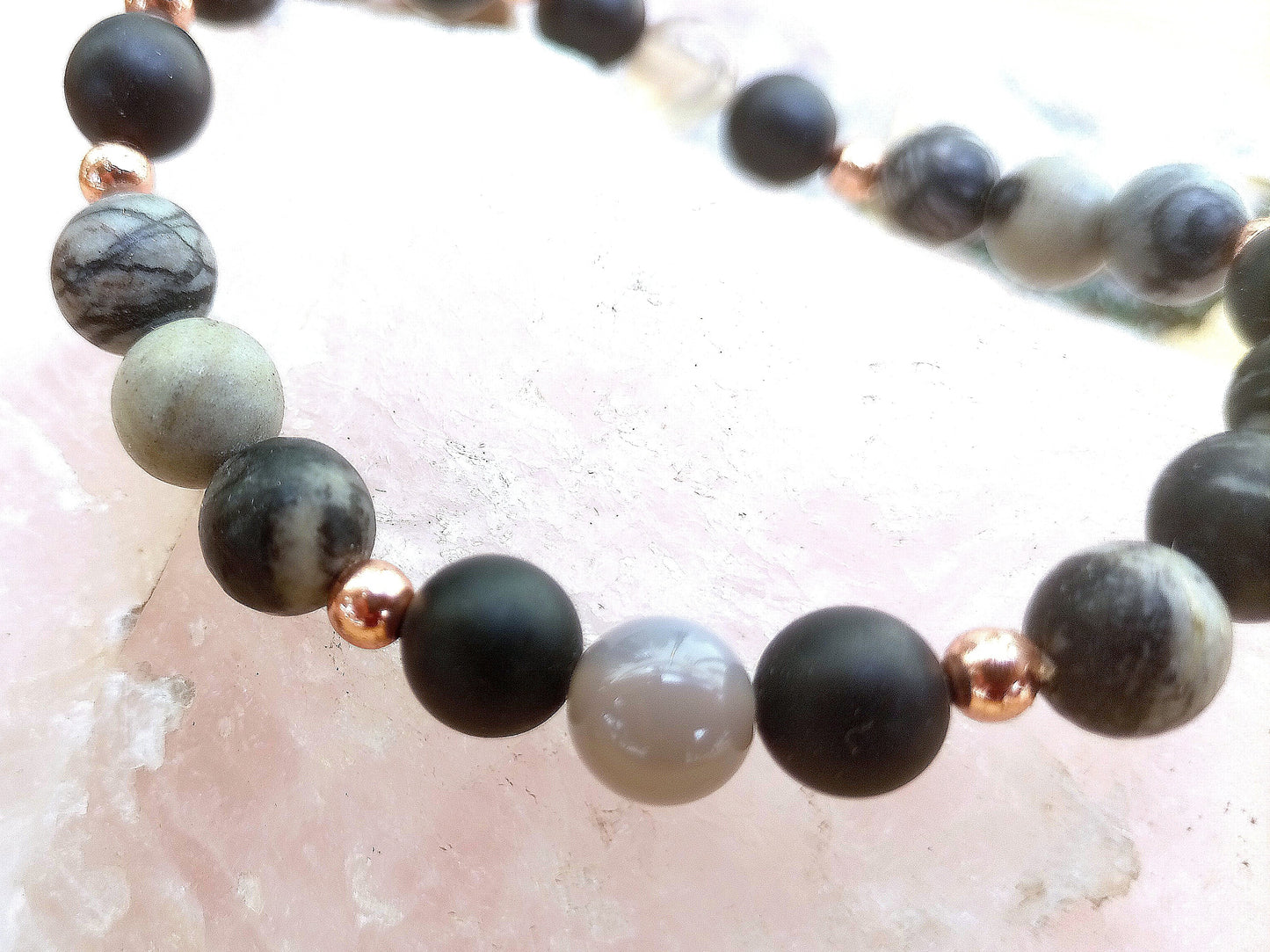 Bracciale perle 8mm diaspro zebrato, onice, agata grigia, rame