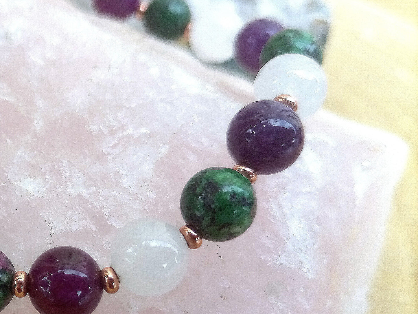 Bracciale perle 8mm zoisite, agata bianca, ametista, rame