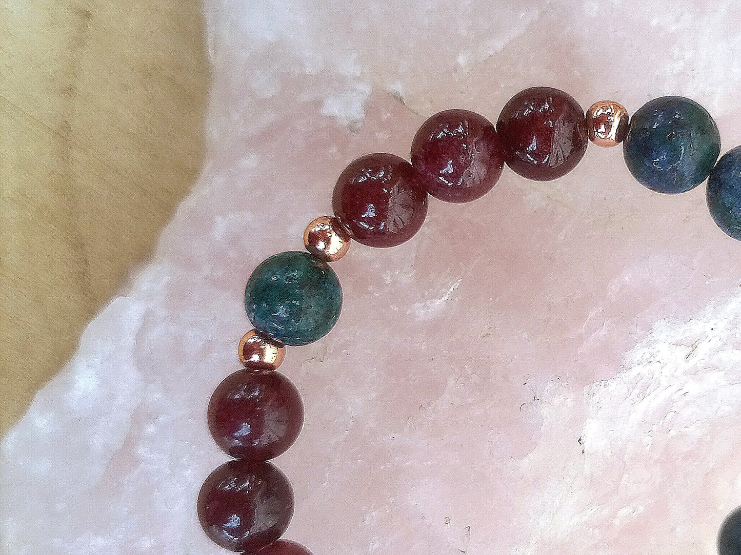 Bracciale perle 8mm granato almandino, apatite, rame
