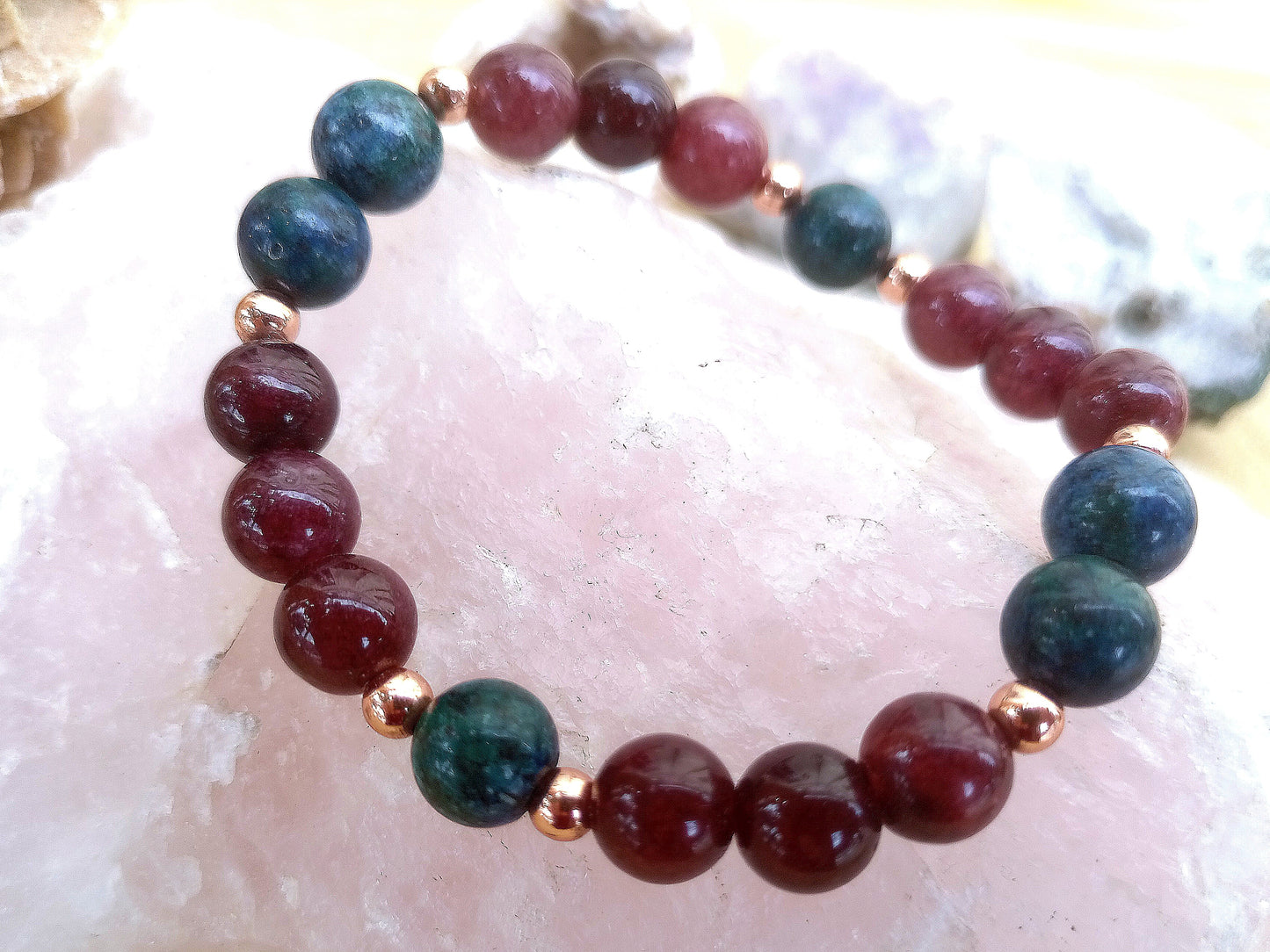 Bracciale perle 8mm granato almandino, apatite, rame