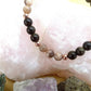 Bracciale perle 6mm pietra di luna nera, ossidiana dorata, rame