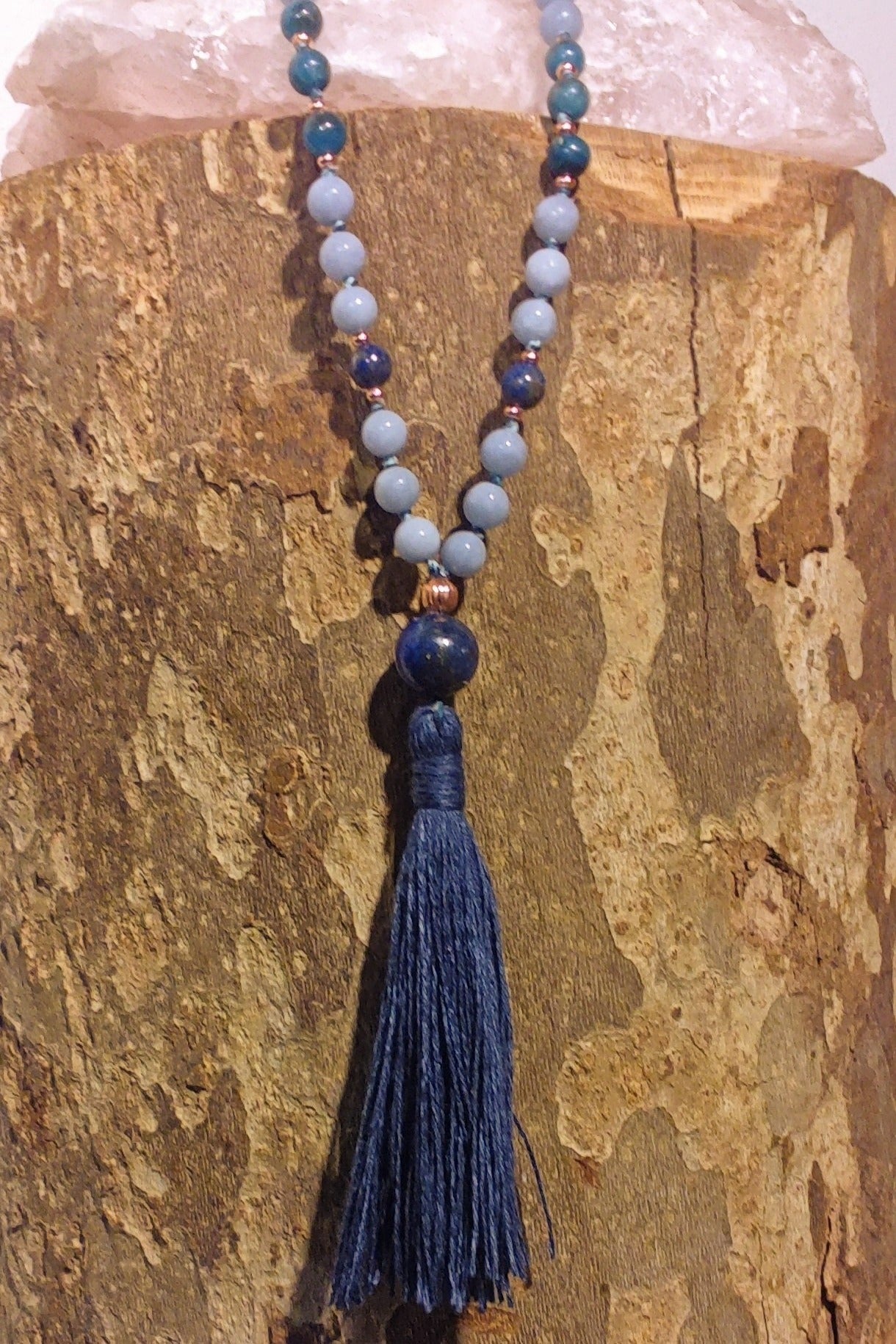 Mala per la pratica della meditazione in Apatite, Lapislazzuli, Angelite, Pietra Guru Lapislazzuli e Rame