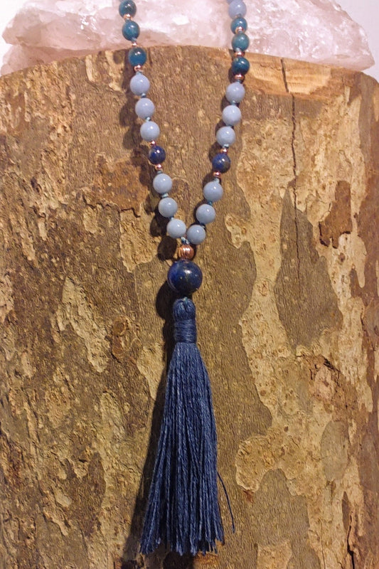 Mala per la pratica della meditazione in Apatite, Lapislazzuli, Angelite, Pietra Guru Lapislazzuli e Rame