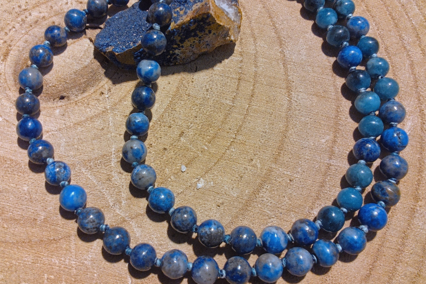 Mala per la pratica della meditazione in Apatite, Lapislazzuli, Angelite, Pietra Guru Lapislazzuli e Rame