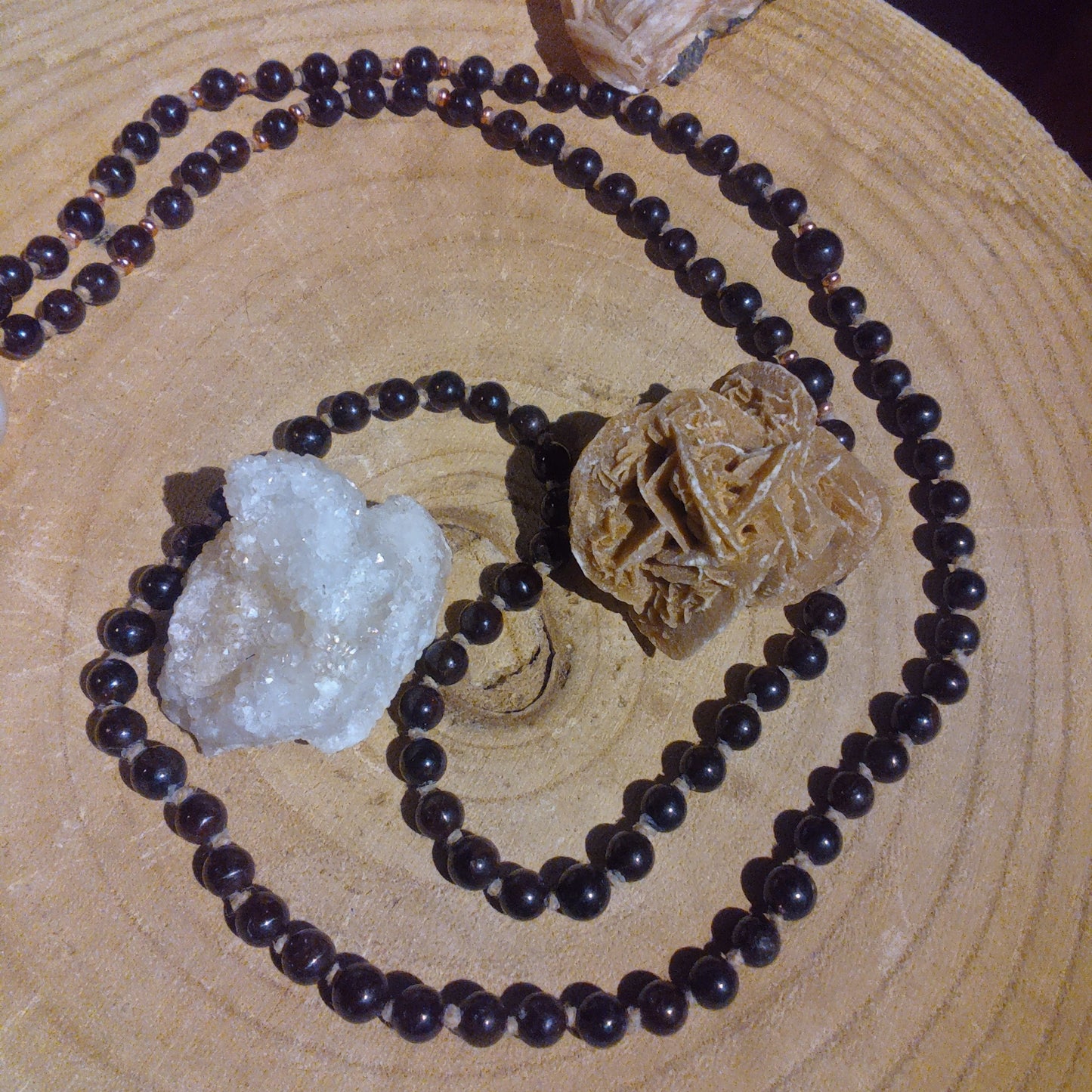 Mala 108 con pietre naturali di Granato scuro, Pietra Guru Agata, rame