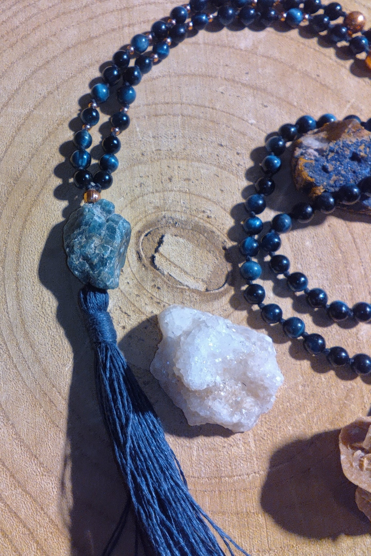 Mala con pietre dure naturali di Occhio di falco, Pietra guru Apatite, Rame