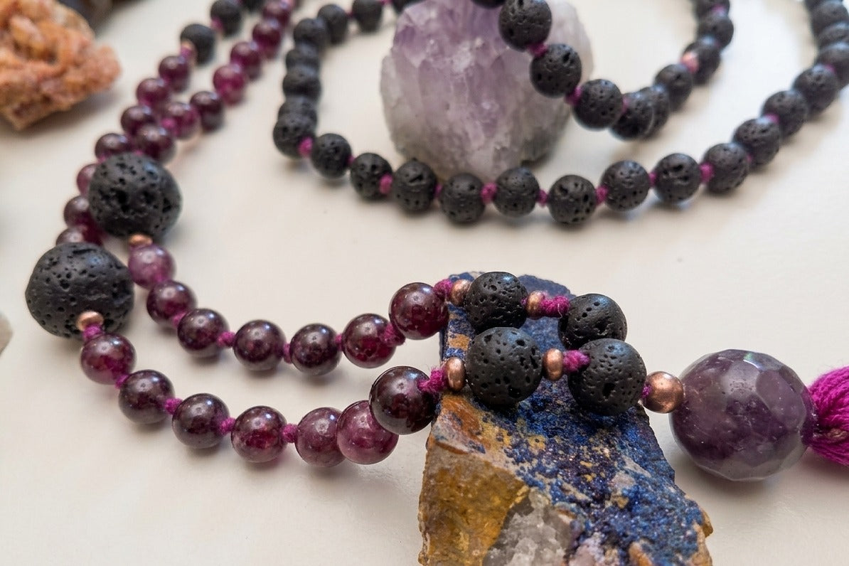 Mala per meditare in Pietra lavica, Lepidolite, Pietra Guru Lepidolite, rame