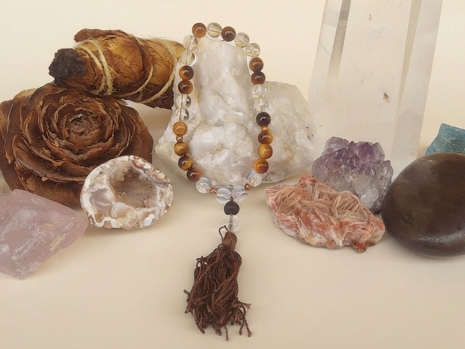 Bracciale Mala in Cristallo di Rocca, Occhio di Tigre e Pietra Lavica – 27 pietre naturali