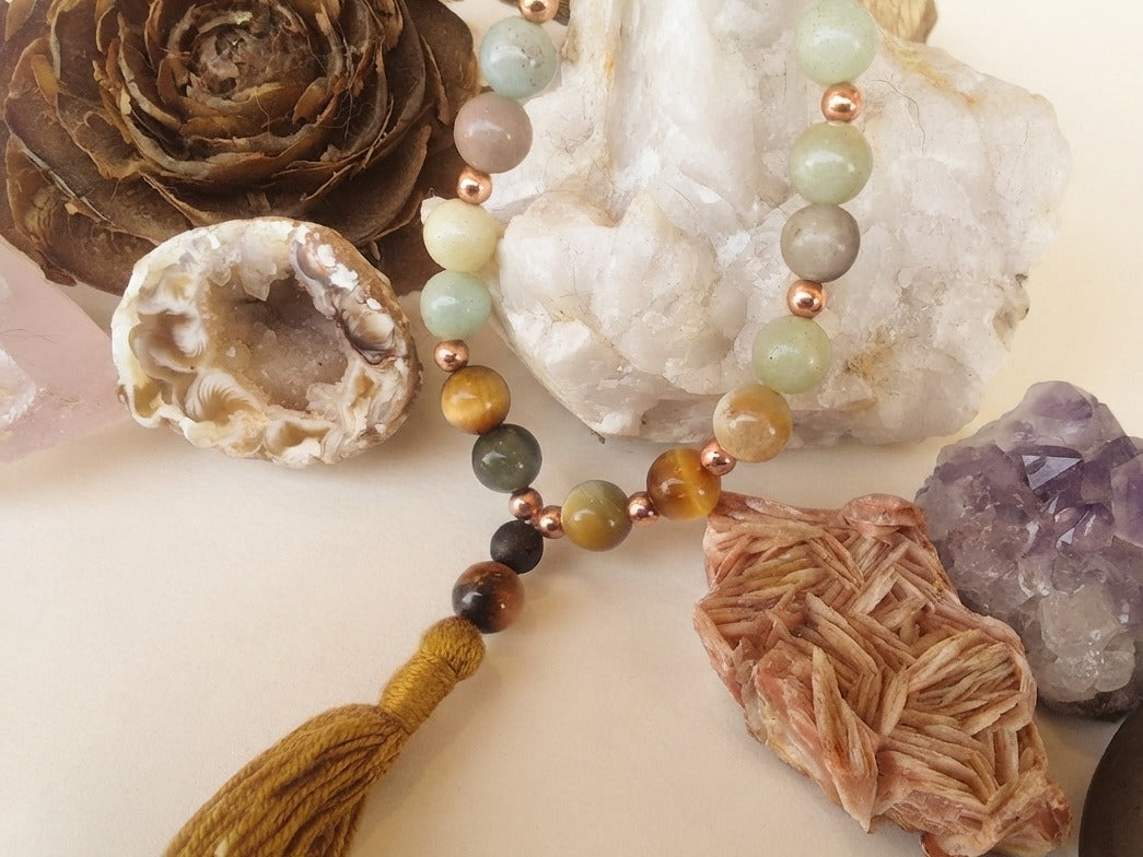 Bracciale Mala in Amazzonite, Occhio di tigre, Occhio di falco e Pietra Lavica – 18 pietre naturali