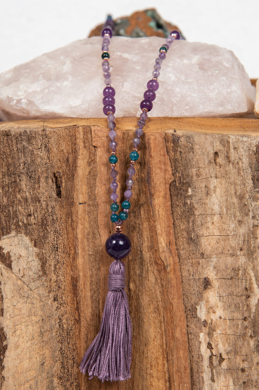 mala con 108 perle in ametista e apatite da meditazione fatta a mano, pietra guru in ametista e rame