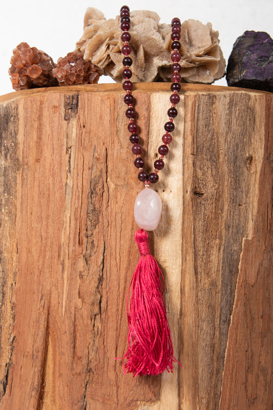 mala fatta a mano in granato almandino e quarzo rosa per meditare
