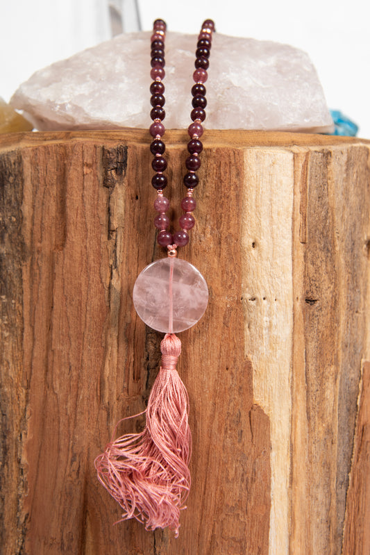 la madregea mala da meditazione con 108 perle di granato almandino e pietra guru quarzo rosa