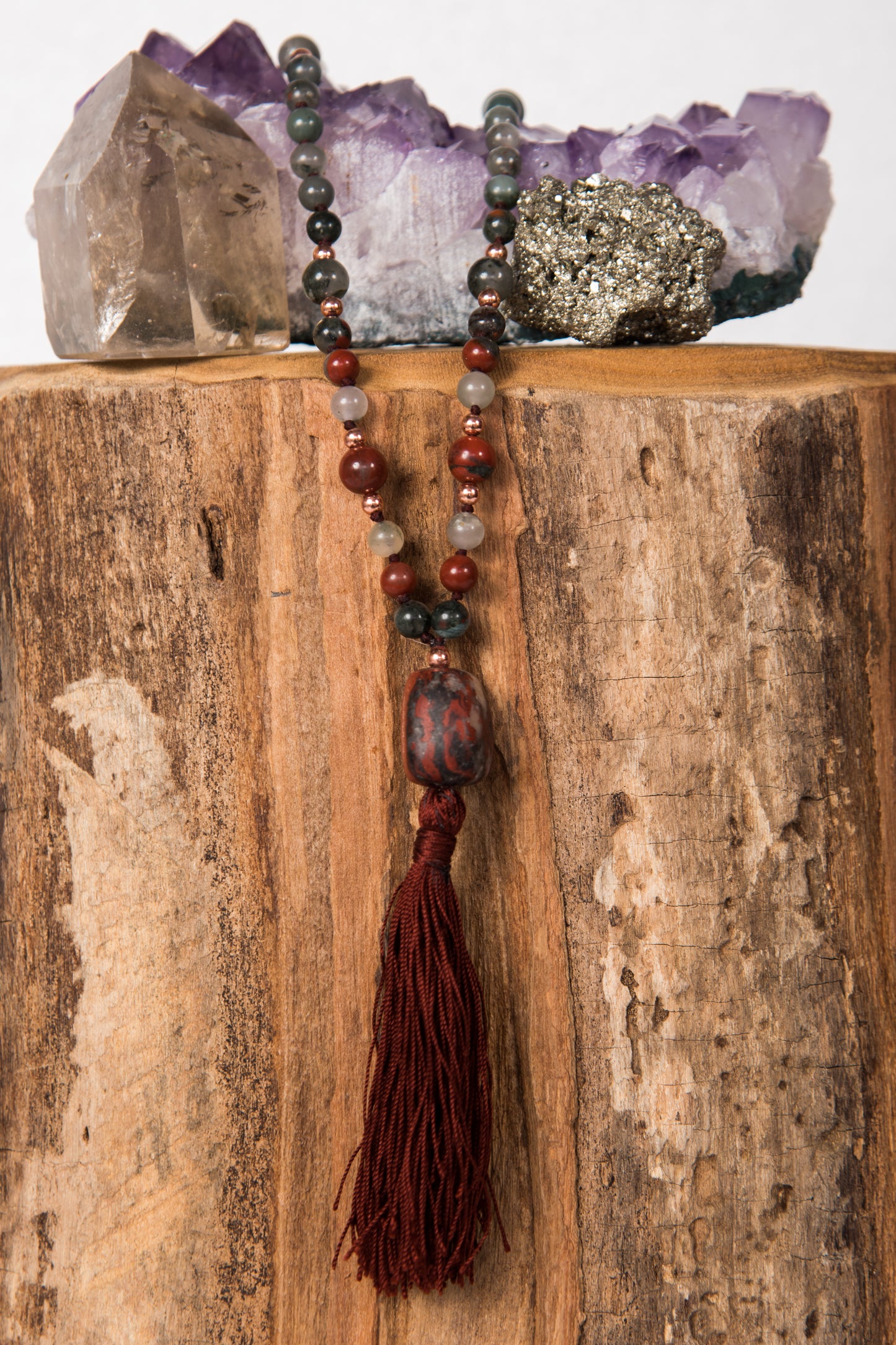 mala 108 prezioso strumento per meditare tenendo conto dei Mantra durante la pratica. pietre naturali in diaspro sanguigno e diaspro brecciato