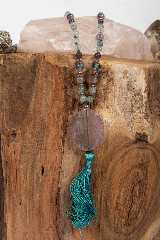 aala collana per la pratica della meditazione con 108 cristalli naturali di fluorite pietra guru in ametista lavanda la madregea

 