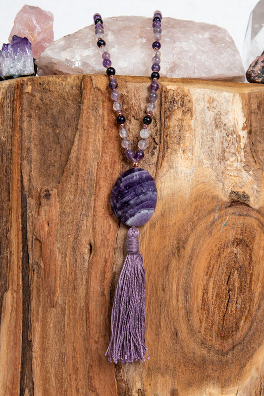 mala fatta a mano in fluorite viola e ametista striata per meditare