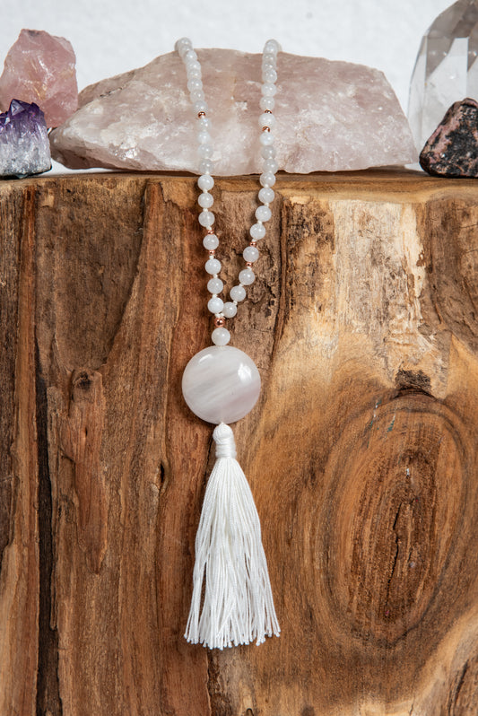 mala artigianale con 108 perle naturali di quarzite bianca, pietra guru calcite bianca